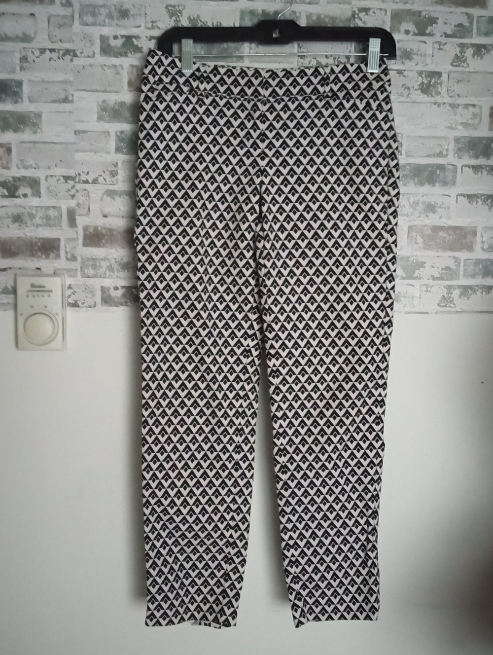 WHBM Black & White Geometric Print Slim Pants